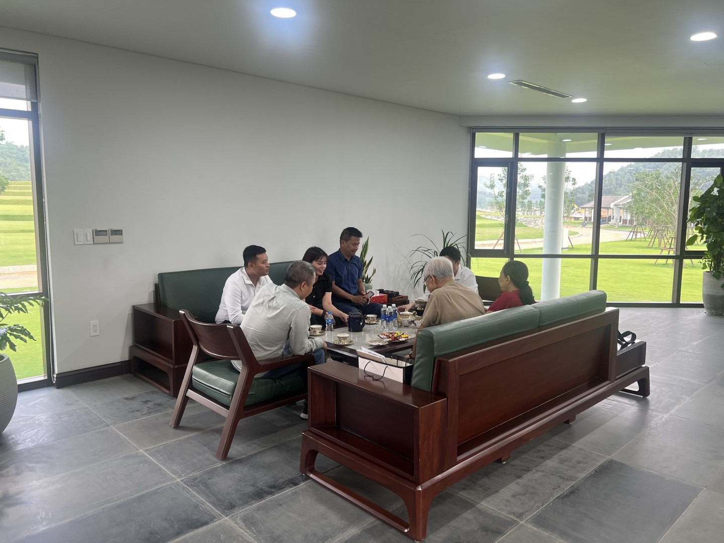 Khu ăn uống và lưu trú cho khách hàng