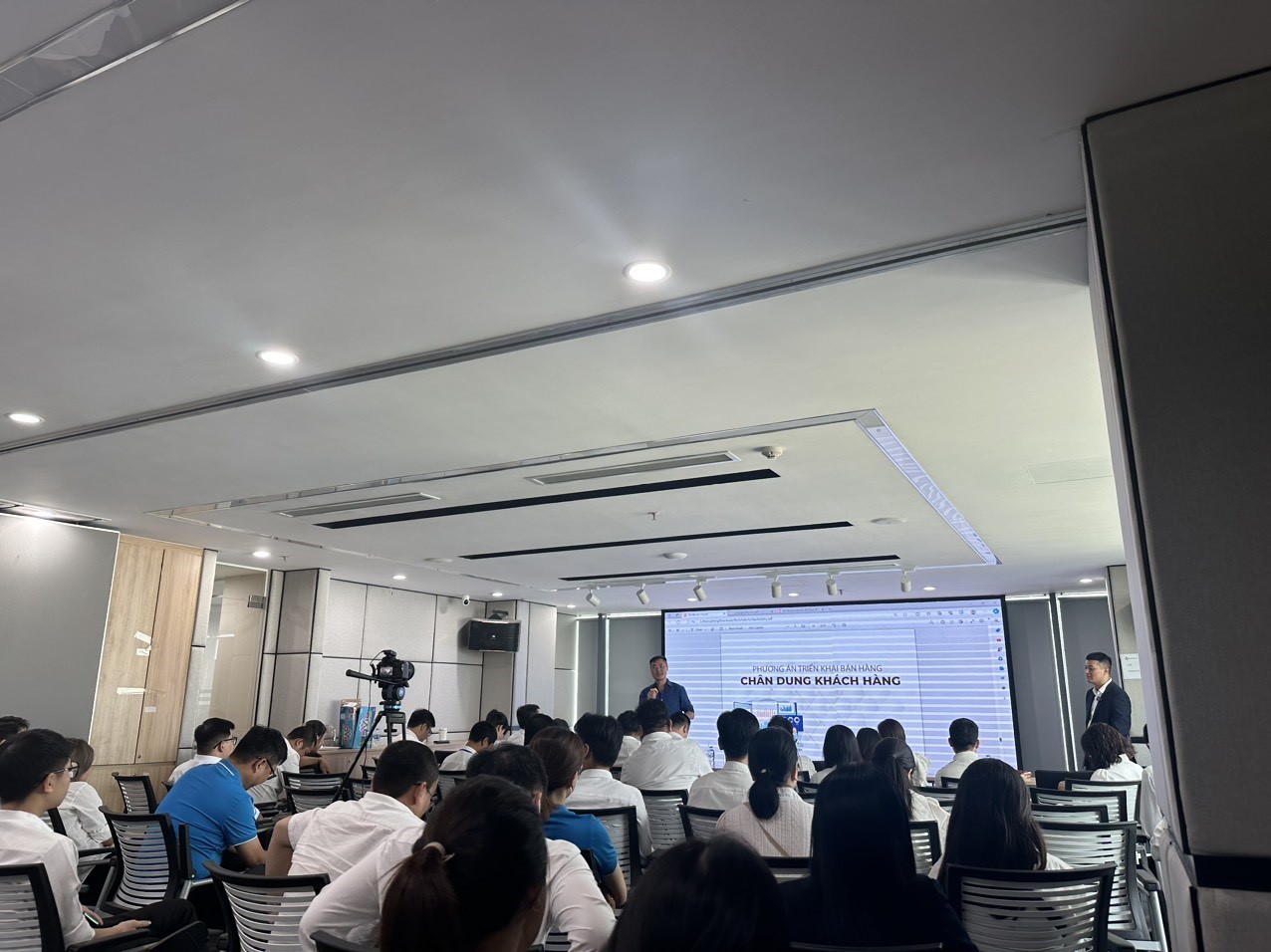 Ông Vũ Cương Quyết - TGĐ Công ty cổ phần Dịch vụ & Địa ốc Đất xanh Miền Bắc đã góp phần truyền lửa nhiệt huyết