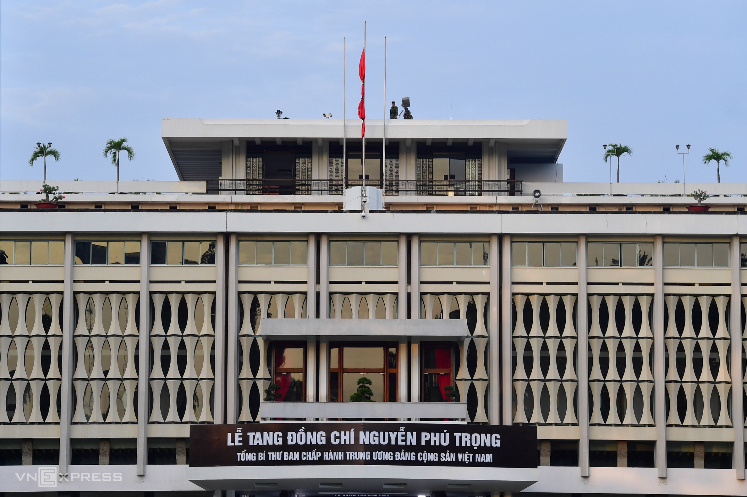 Quốc tang tại Việt Nam. (Được tổ chức tại Hội trường Thống Nhất- TP HCM)