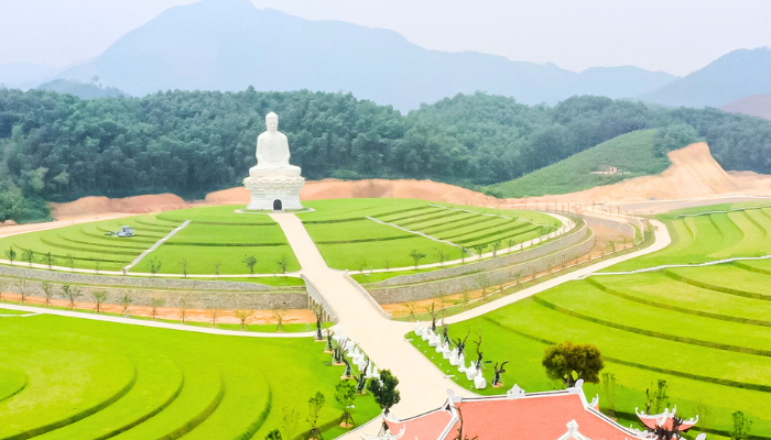 Mua sẵn đất sinh phần giúp tránh được tình trạng đất an táng ngày càng khan hiếm, khó tìm